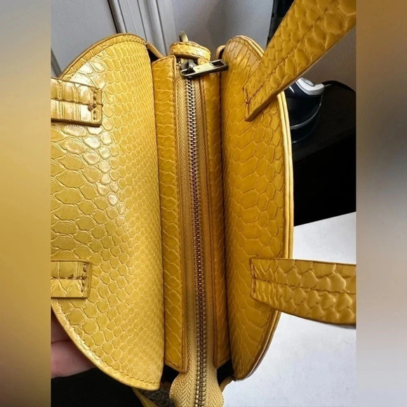 Street Level circle crossbody faux leather Croc tote bag purse. Yellow - Picture 13 of 16